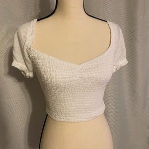 WHITE HOLLISTER T SHIRT CROPPED